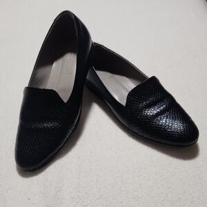 ECCO  WOMEN'S BLACK LOAFERS SIZE 39.